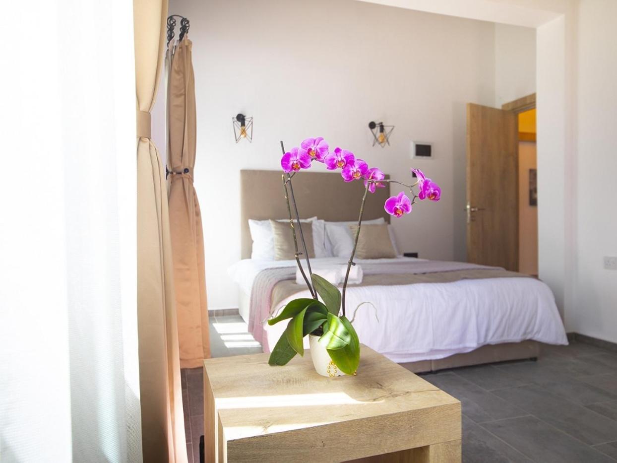 Avenue Hotel Кирения Номер фото
