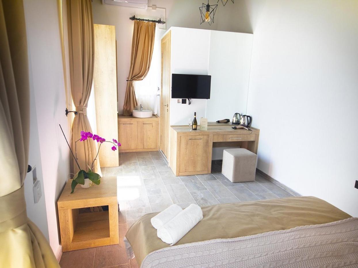 Avenue Hotel Кирения Экстерьер фото
